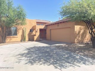 8069 N Painted Feather Drive, Tucson, AZ 85743