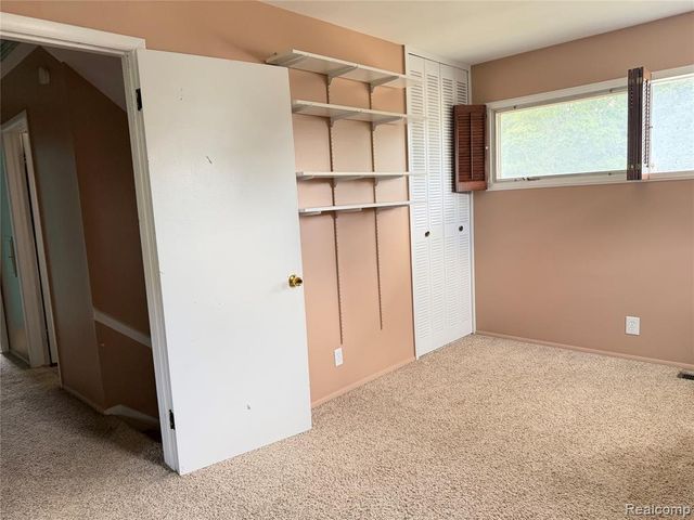 1814 Rockcreek Lane, Flint, MI 48507