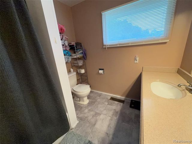 1814 Rockcreek Lane, Flint, MI 48507