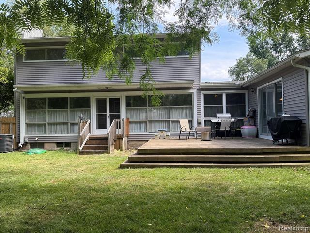 1814 Rockcreek Lane, Flint, MI 48507