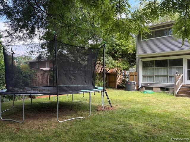 1814 Rockcreek Lane, Flint, MI 48507