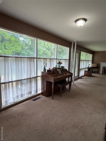 1814 Rockcreek Lane, Flint, MI 48507