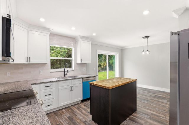 15409 Los Angeles Drive, Loxahatchee Groves, FL 33470