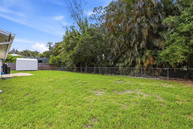 15409 Los Angeles Drive, Loxahatchee Groves, FL 33470