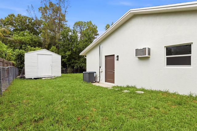 15409 Los Angeles Drive, Loxahatchee Groves, FL 33470