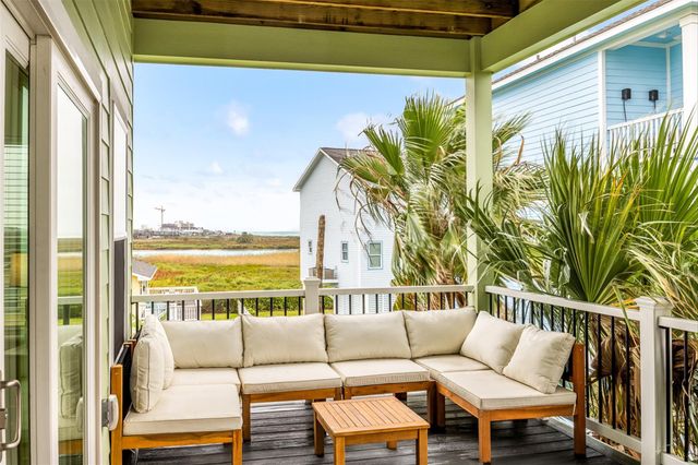 11207 Schwartz Drive, Galveston, TX 77554