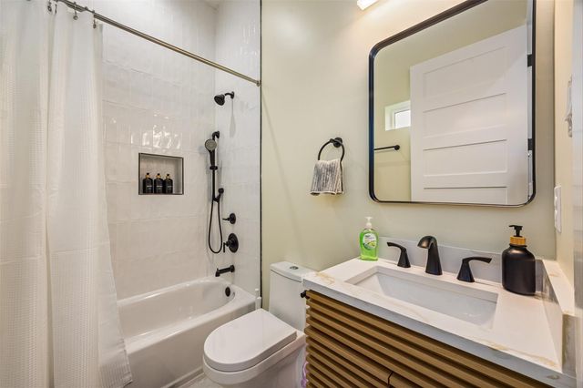 11207 Schwartz Drive, Galveston, TX 77554