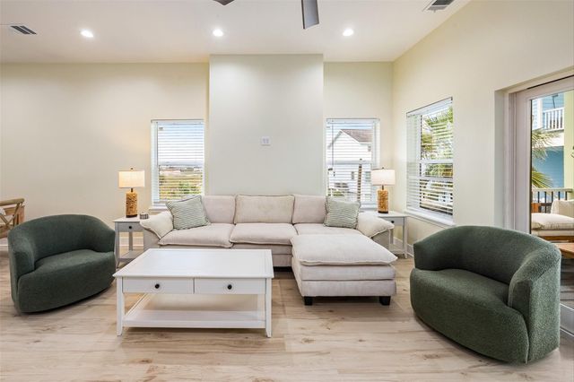 11207 Schwartz Drive, Galveston, TX 77554