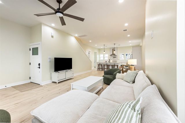 11207 Schwartz Drive, Galveston, TX 77554