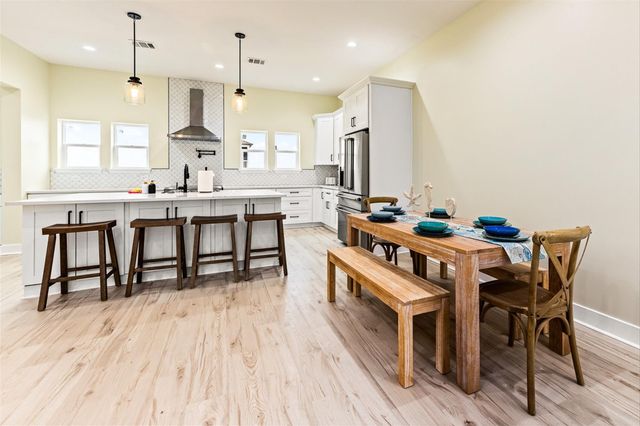 11207 Schwartz Drive, Galveston, TX 77554