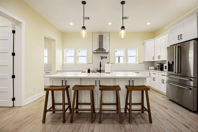 11207 Schwartz Drive, Galveston, TX 77554