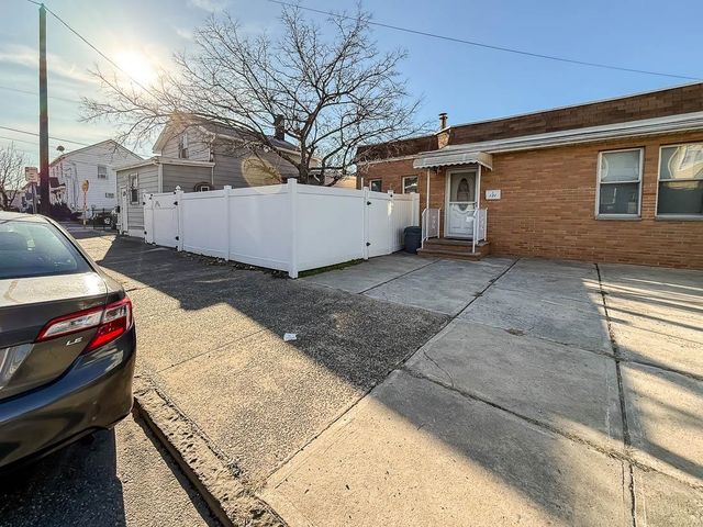 121 FOWLER AVE, Jc, West Bergen, NJ 07305