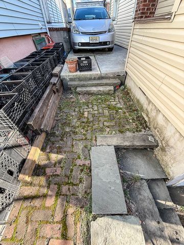 121 FOWLER AVE, Jc, West Bergen, NJ 07305