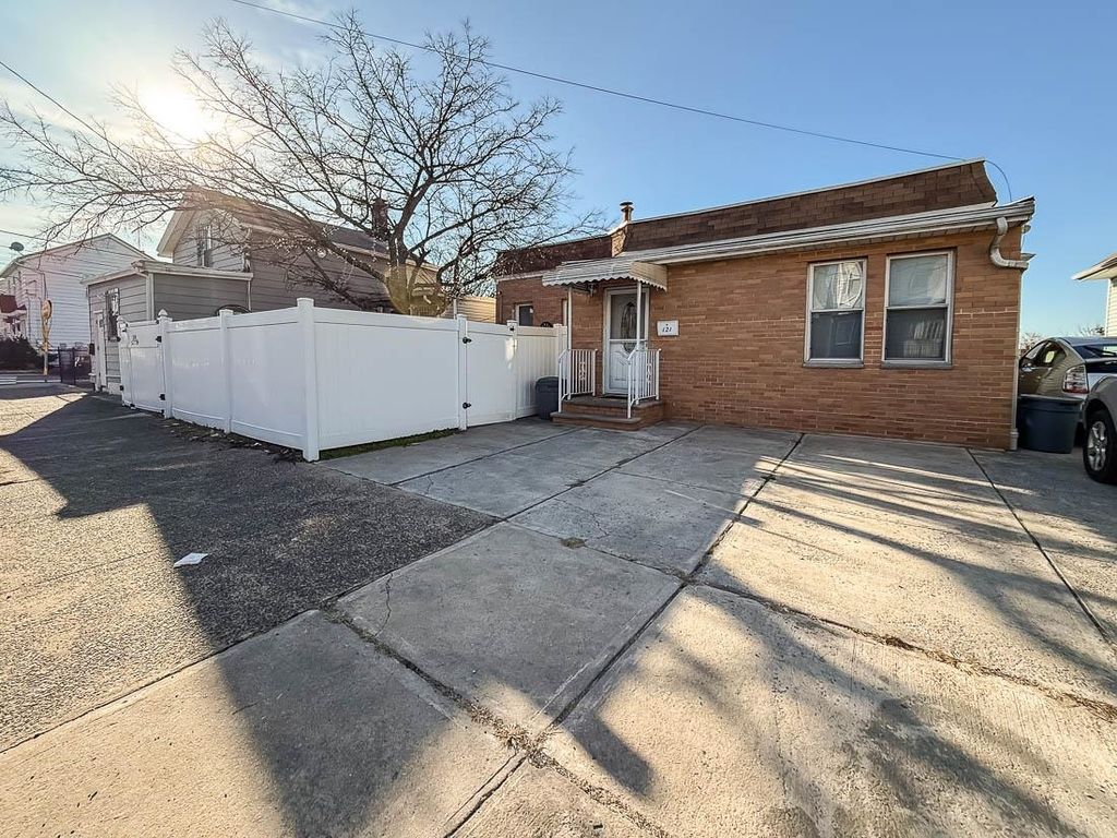 121 FOWLER AVE, Jc, West Bergen, NJ 07305