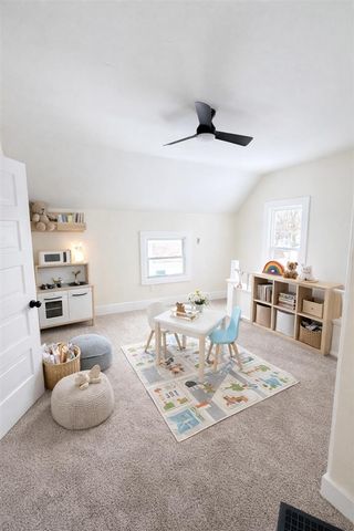 12 E 19th Street, Holland, MI 49423