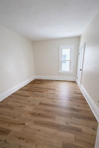 12 E 19th Street, Holland, MI 49423