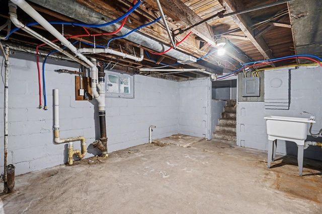 12 E 19th Street, Holland, MI 49423