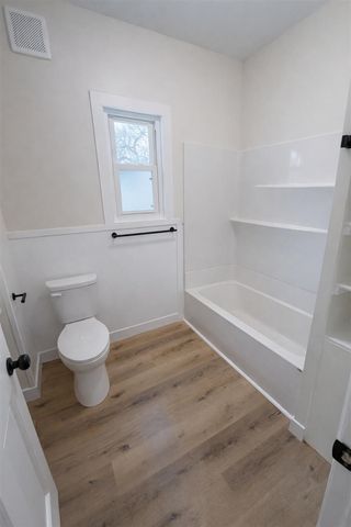 12 E 19th Street, Holland, MI 49423