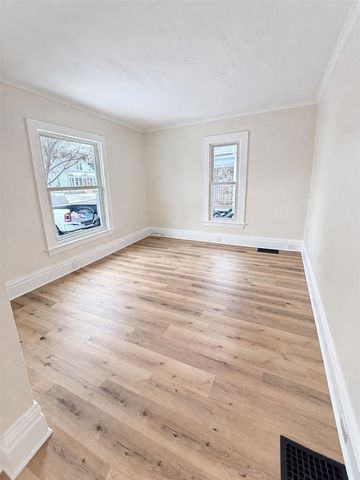 12 E 19th Street, Holland, MI 49423