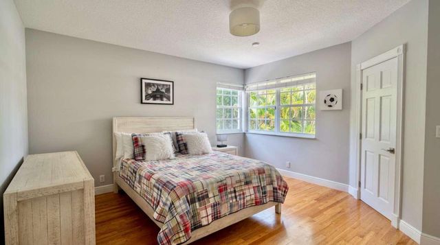 233 Pershing Way, West Palm Beach, FL 33401