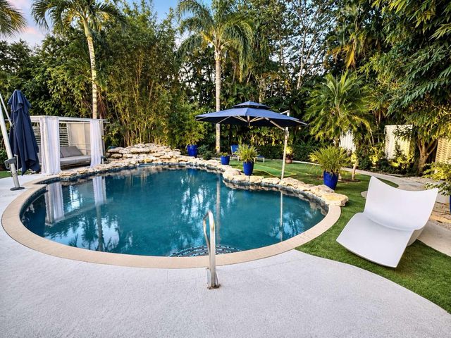 233 Pershing Way, West Palm Beach, FL 33401