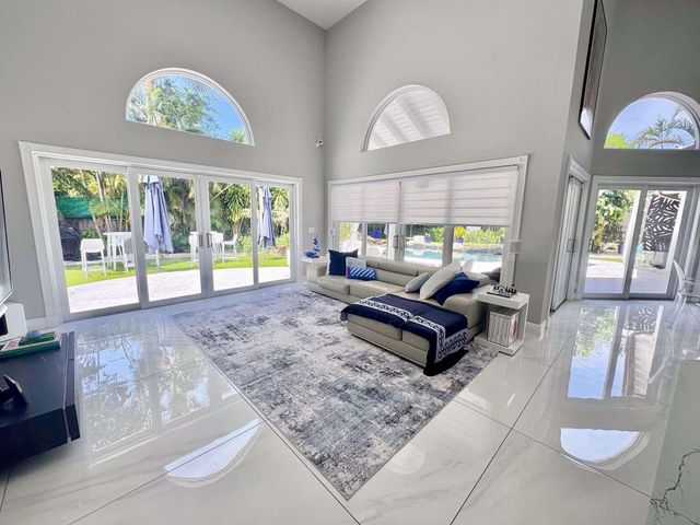 233 Pershing Way, West Palm Beach, FL 33401