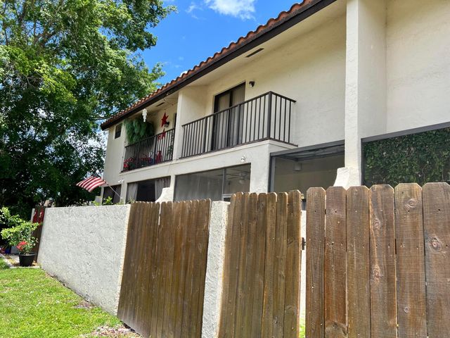 10623 Royal Palm Boulevard, Coral Springs, FL 33065