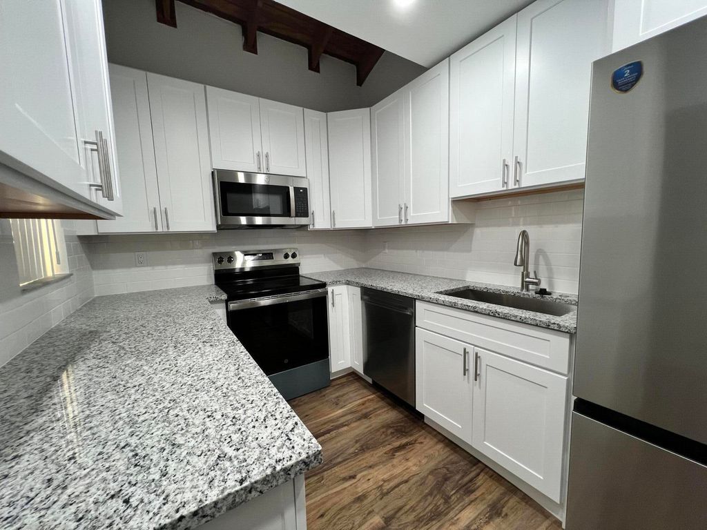 10623 Royal Palm Boulevard, Coral Springs, FL 33065