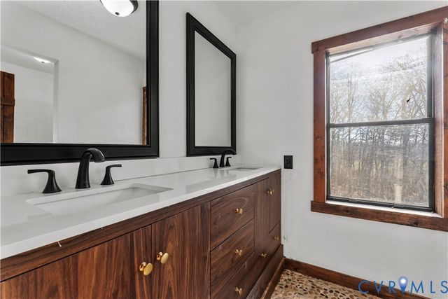 45 Morningside Rd, Cartersville, VA 23027