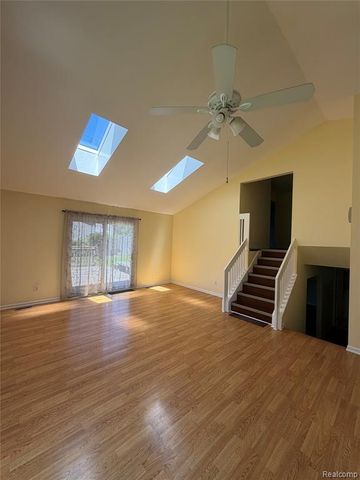 520 Springle Drive, Waterford, MI 48327