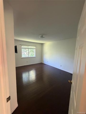 520 Springle Drive, Waterford, MI 48327
