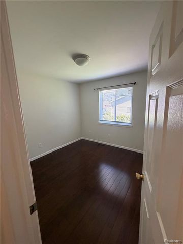 520 Springle Drive, Waterford, MI 48327
