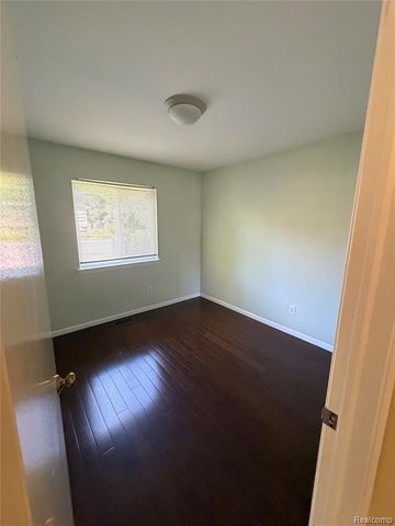 520 Springle Drive, Waterford, MI 48327