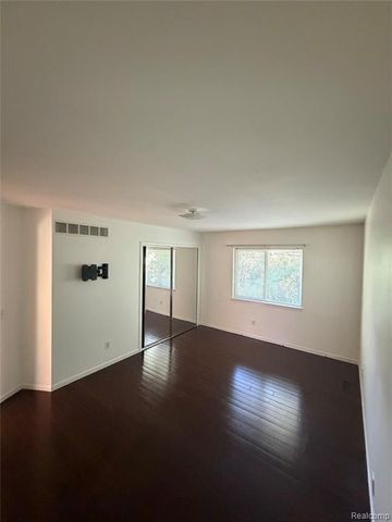 520 Springle Drive, Waterford, MI 48327