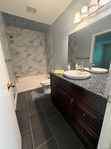 520 Springle Drive, Waterford, MI 48327