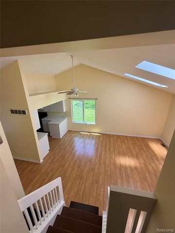 520 Springle Drive, Waterford, MI 48327