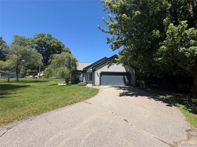 520 Springle Drive, Waterford, MI 48327