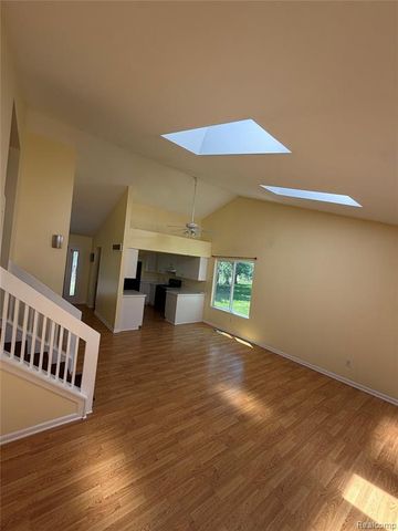 520 Springle Drive, Waterford, MI 48327