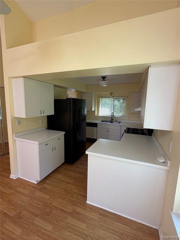 520 Springle Drive, Waterford, MI 48327