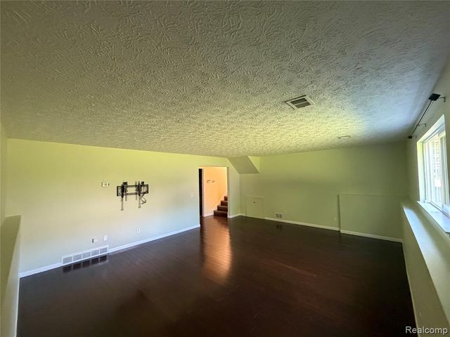 520 Springle Drive, Waterford, MI 48327