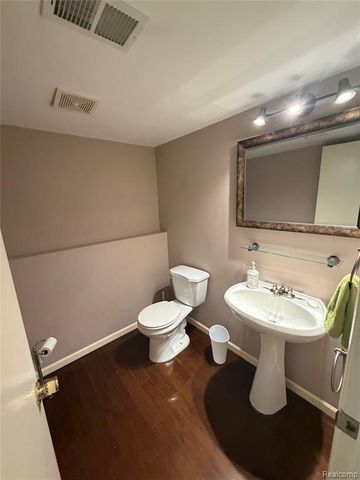 520 Springle Drive, Waterford, MI 48327