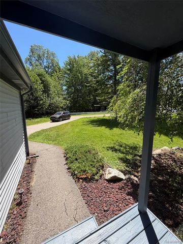 520 Springle Drive, Waterford, MI 48327