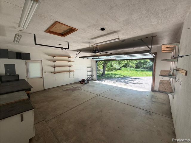 520 Springle Drive, Waterford, MI 48327