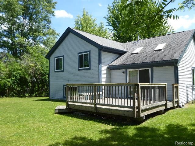 520 Springle Drive, Waterford, MI 48327