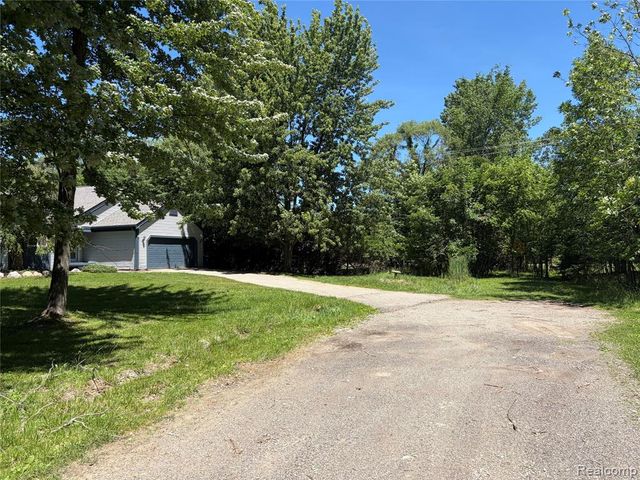 520 Springle Drive, Waterford, MI 48327