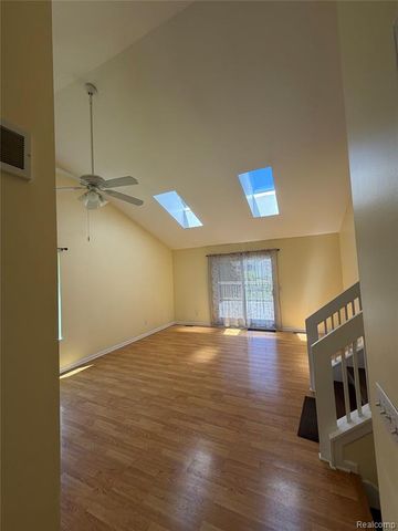 520 Springle Drive, Waterford, MI 48327