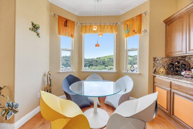 33 Aurora Ln, Copperopolis, CA 95228