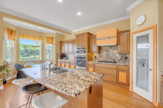 33 Aurora Ln, Copperopolis, CA 95228