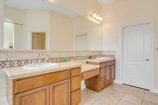 33 Aurora Ln, Copperopolis, CA 95228