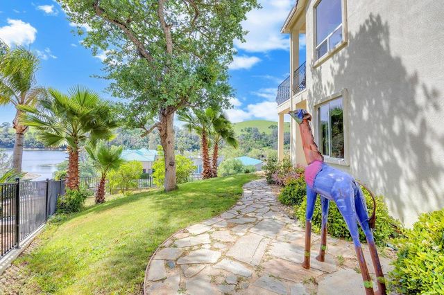 33 Aurora Ln, Copperopolis, CA 95228